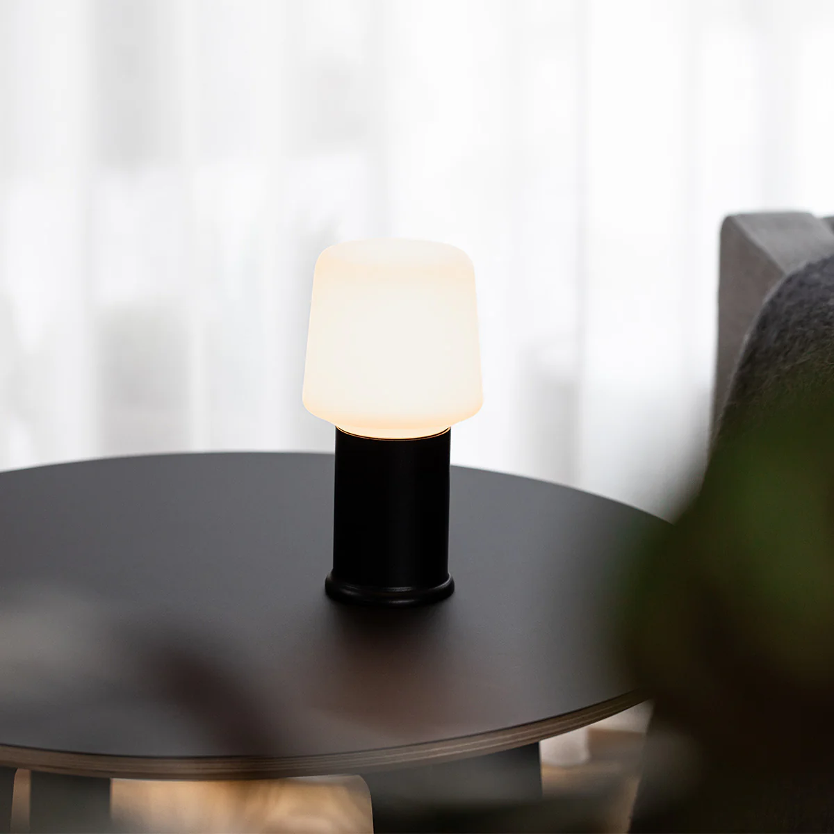 Lamp intelligent London Black 8+ Go 200