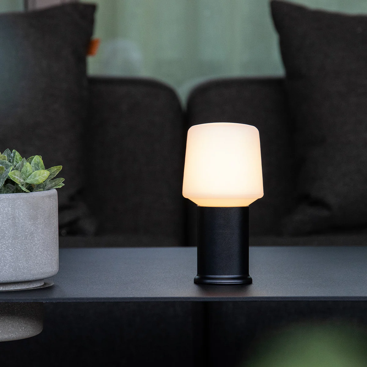 Lamp intelligent London Black 8+ Go 200