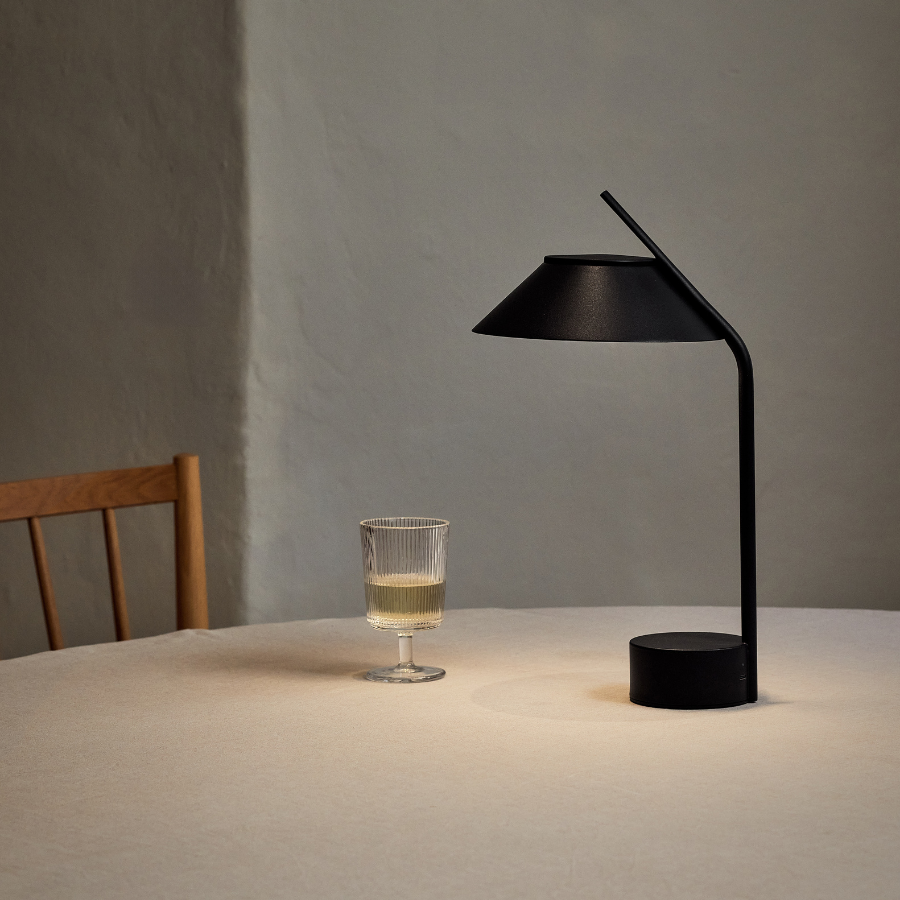

Vinkel LED lampe, portable black